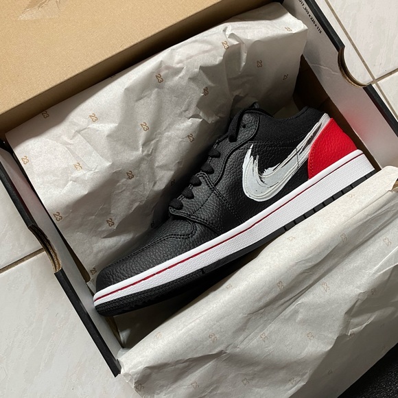 SOLD ON EBAY - NEW Air Jordan 1 Low SE Brushstroke - Black- Size 10.5 US - Picture 2 of 8